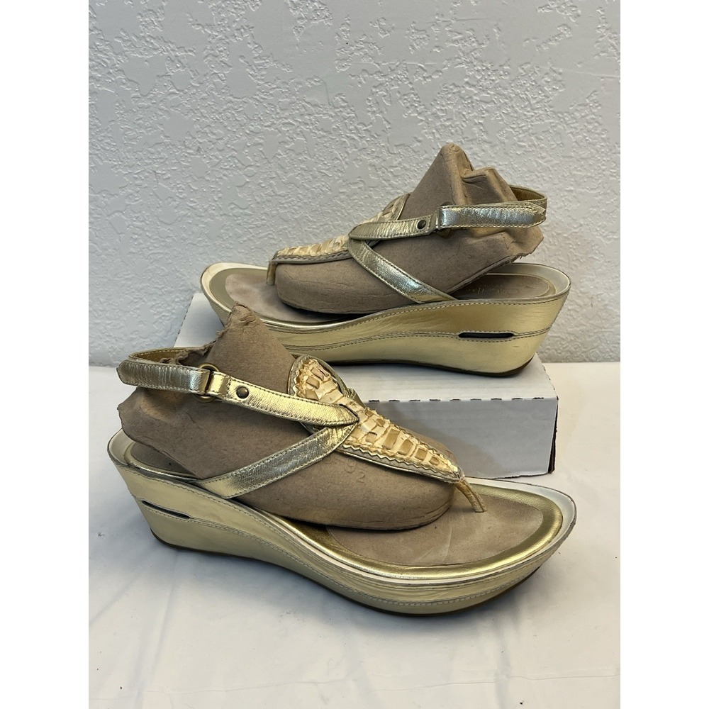 Cole Haan Winslet Gold Metallic Thong Sandal Womens Sz 8.5B D214-81‎